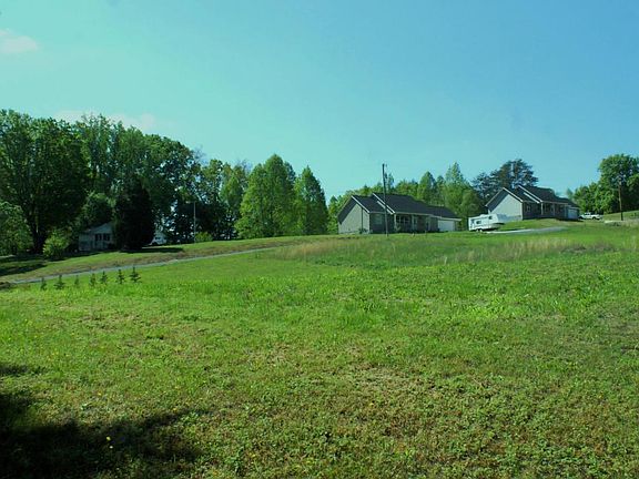 3rd image of 711 Zachs Ln