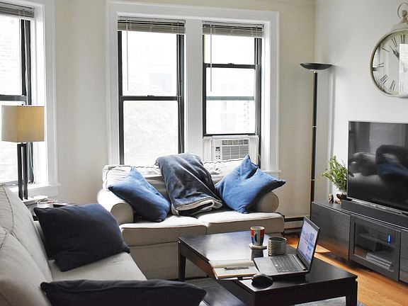 5th image of 3839-41 N Greenview Ave #3839-1E
