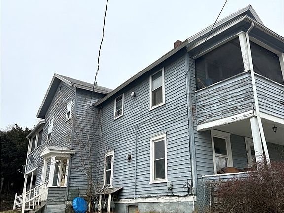 3rd image of 21 Pine St