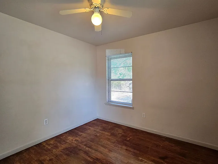 2408 Meadow Ln — Photo 17