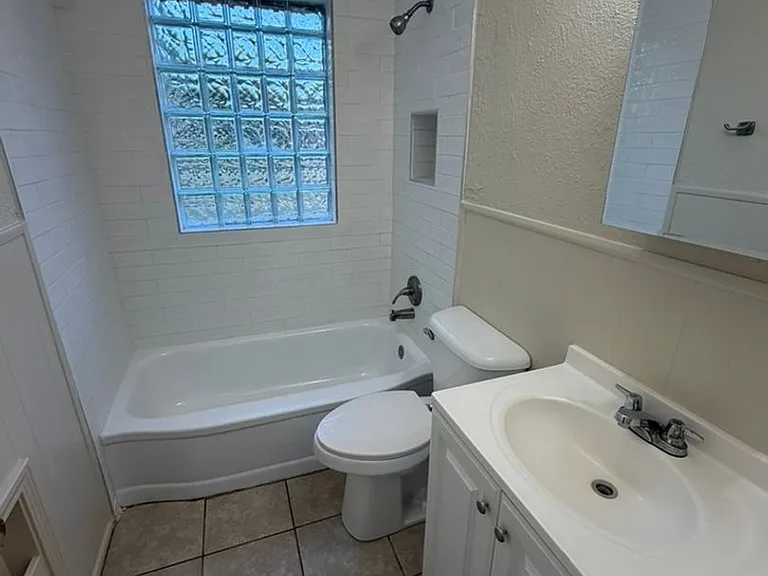 4229A SW 2nd Ave — Photo 6
