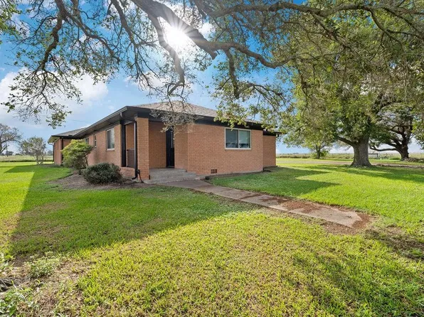 1342 County Road 426, El Campo, TX 77437