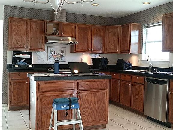 3rd image of 1210 Montclair Dr