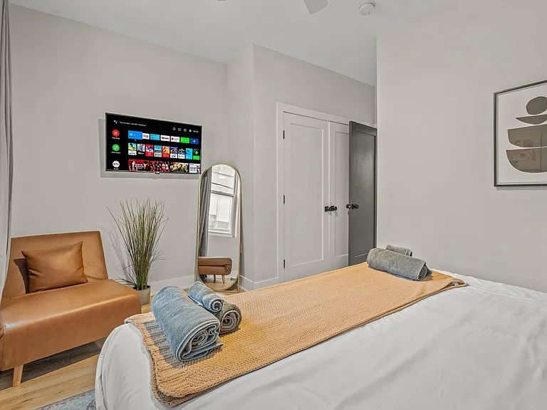 147 E Allen St — Photo 22