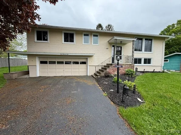 101 Gulino Ave, Camillus, NY 13031