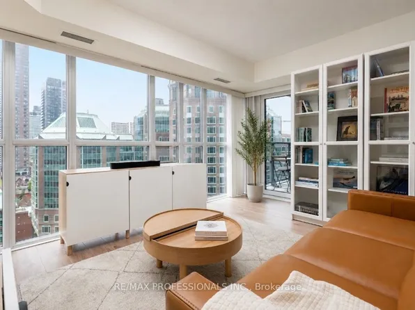 28 Ted Rogers Way #1501, Toronto, ON M4Y 2J4