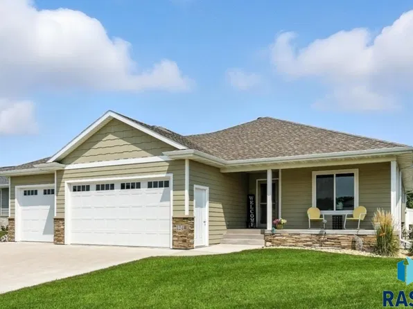 124 E Chapelwood Dr, Brandon, SD 57005