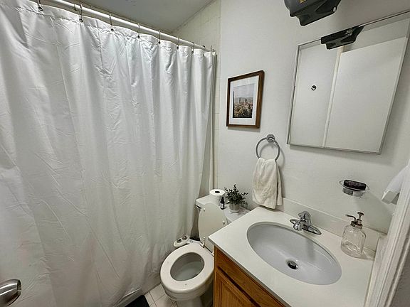 4th image of 337 W 14th St APT 32