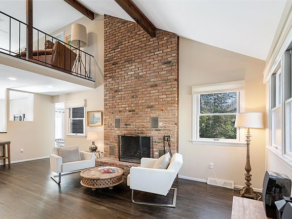 4th image of 130 Town Ln #Eh