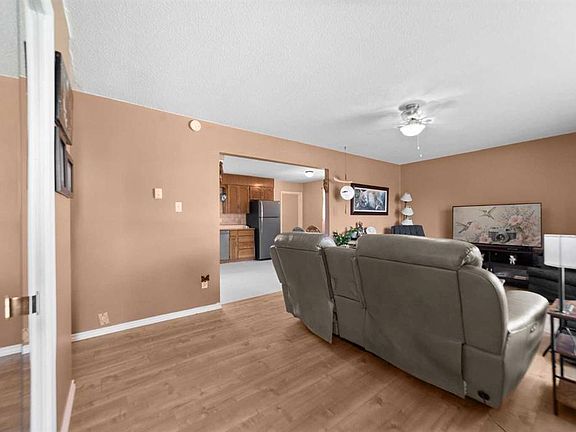 3rd image of 5016 E 53rd St