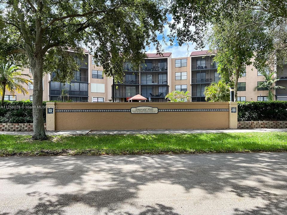 1st image of 3900 N Hills Dr APT 304