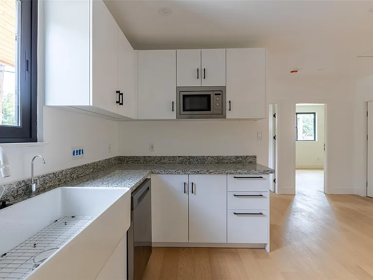 2945 Moss St — Photo 21