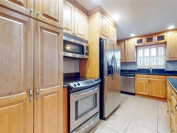 3rd image of 4714 W Beaumont St