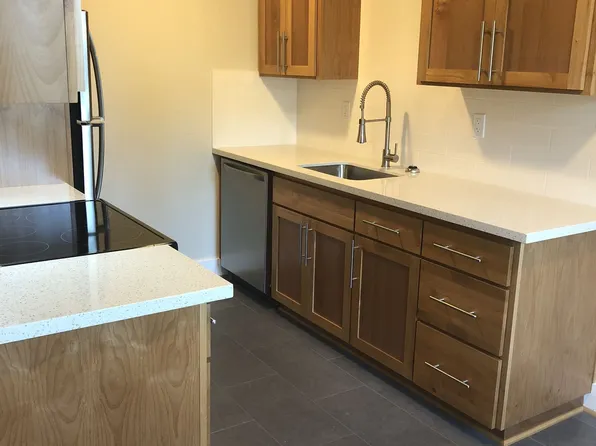 1603 SE Taggart St APT 3, Portland, OR 97202