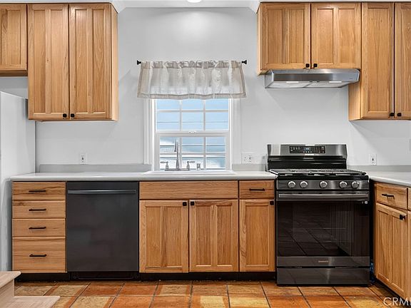 4th image of 4151 Farmdale Ave