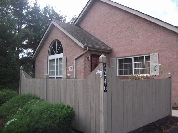 3rd image of 4040 Chennin Dr