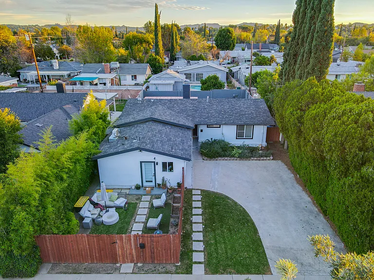 23260 Haynes St — Photo 12