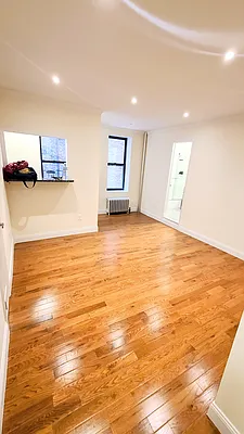 Rented by United Realty Equities | media 5