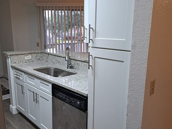 5th image of 11568 Westwood Blvd APT 1023