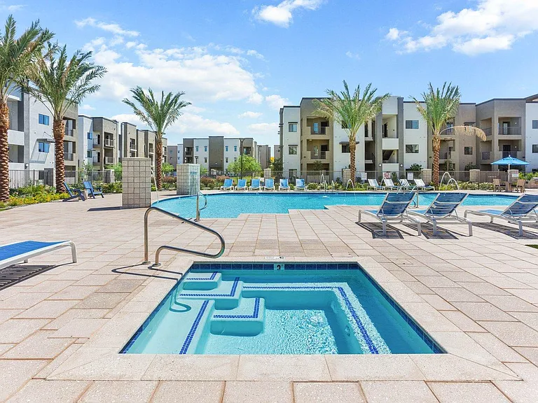 Avari Modern Apartments — Photo 37
