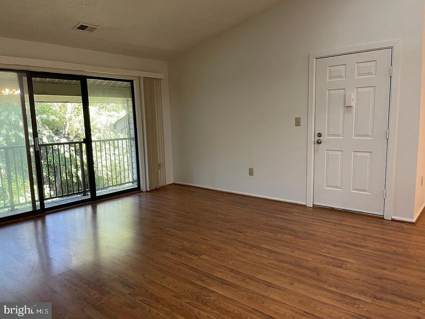 2 bed, 2.0 bath, 1181 sqft, $2,000 — Photo 3