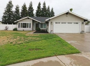 1123 N Madison Ct, Tulare, CA 93274