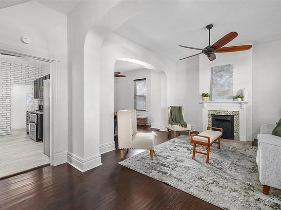 3rd image of 3364 Oxford Blvd
