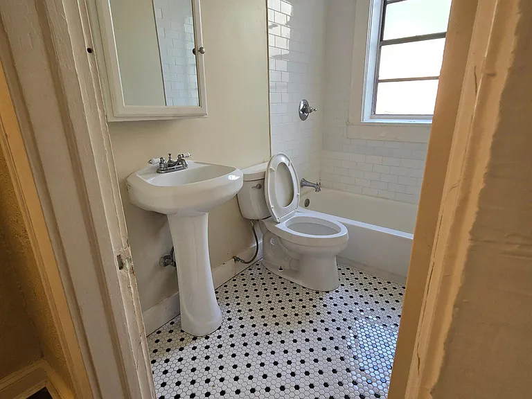 611 W Horatio St #3 — Photo 6