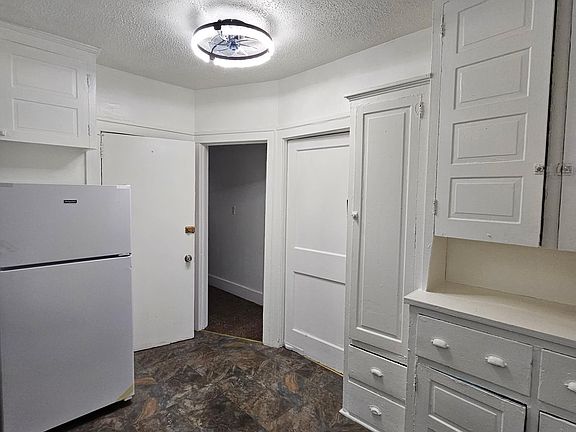 5th image of 1929 Calvert St #2