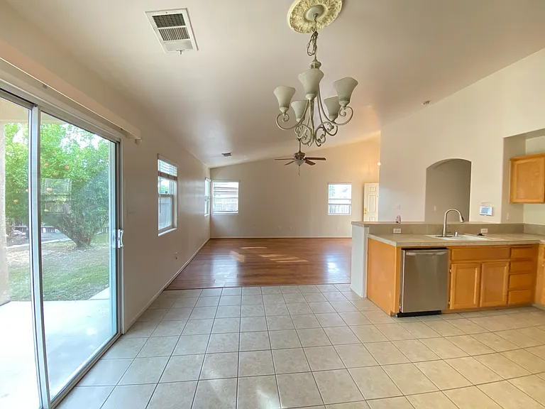 10200 Pyramid Peak Dr — Photo 5