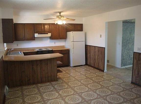 4th image of 101 Clover Dr