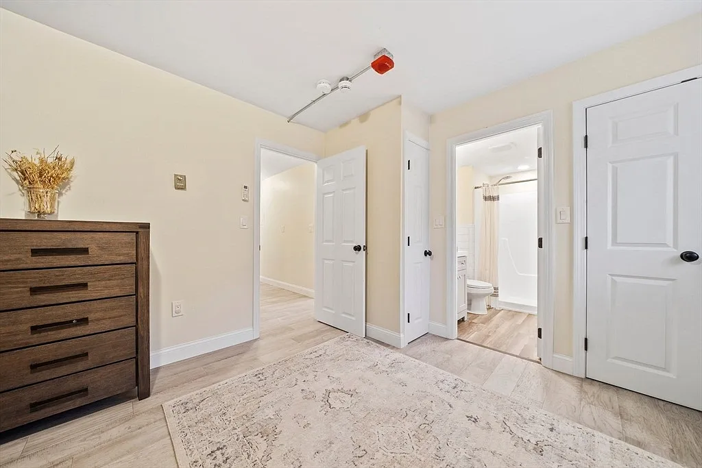 2 bed, 1000 sqft, $2,700 — Photo 4