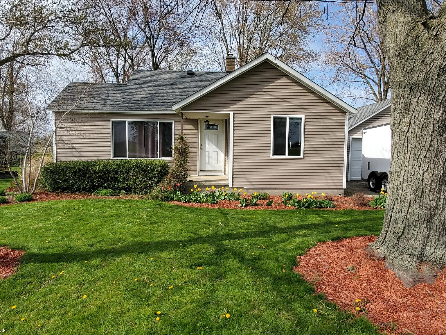 3 bed, 1180 sqft, $2,100 — Photo 3