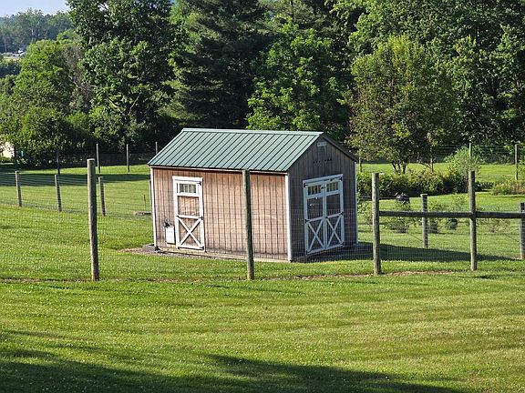 5th image of 8613 Hollow Rd