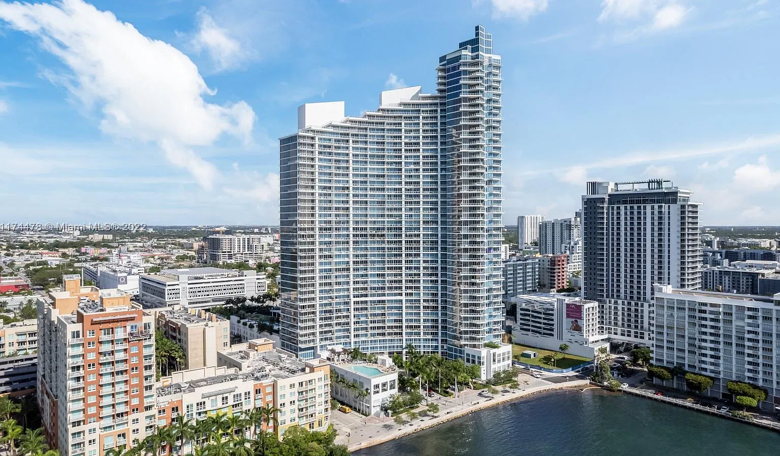 2020 N Bayshore Dr — Photo 1