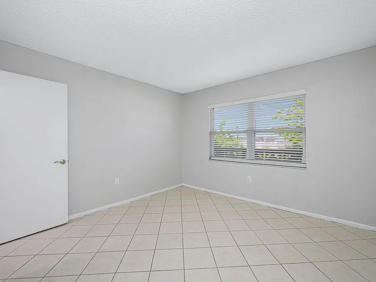 KC Flats Apartments — Photo 28