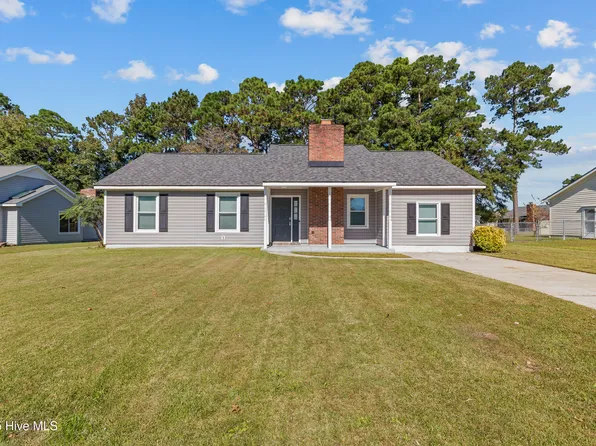 2007 Hunters Ridge Drive, Midway Park, NC 28544