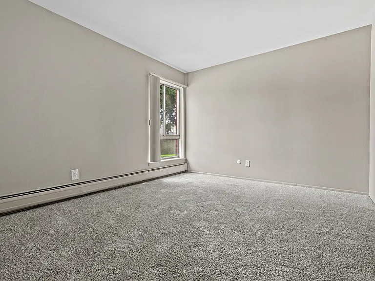 Macomb Manor - Roseville, MI — Photo 24
