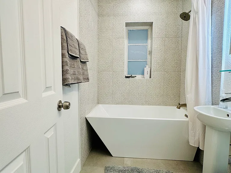 7520 NE 3rd Ave #A — Photo 17