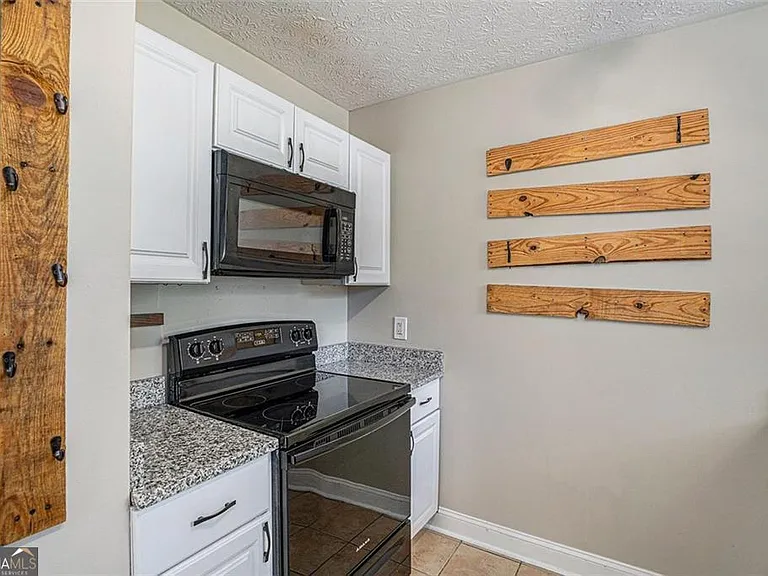 3610 Bonneville Dr — Photo 6