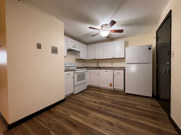 700 Robbins Ave #6 — Photo 3