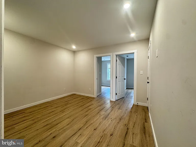 255 S 44th St #4 — Photo 2