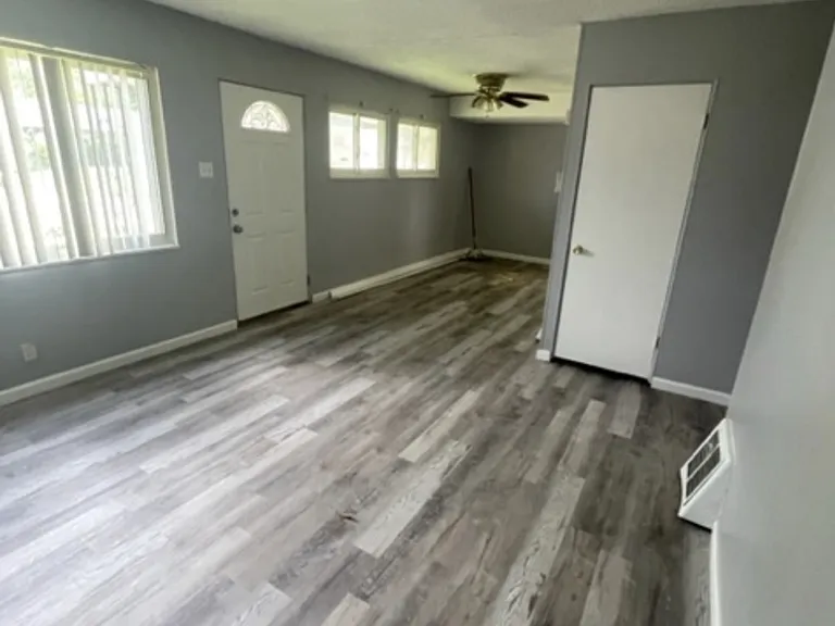 152 Perthshire Rd — Photo 5