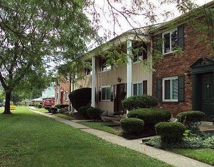 1st image of 2600 Parklawn Dr APT 28