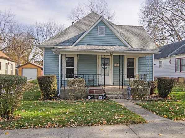 207 S Richman St, Villa Grove, IL 61956
