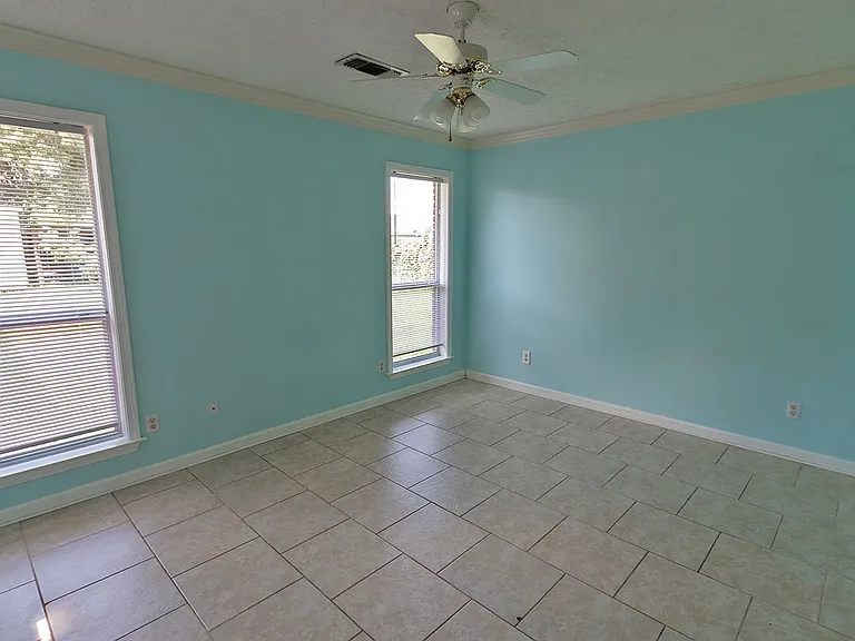 1901 Calumet Pkwy — Photo 17