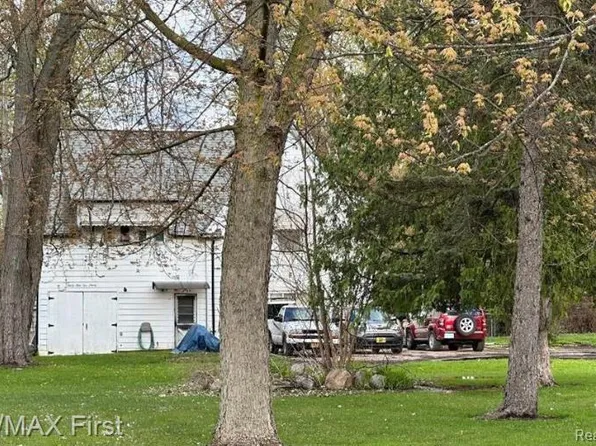 39190 Pineridge St, Harrison Township, MI 48045