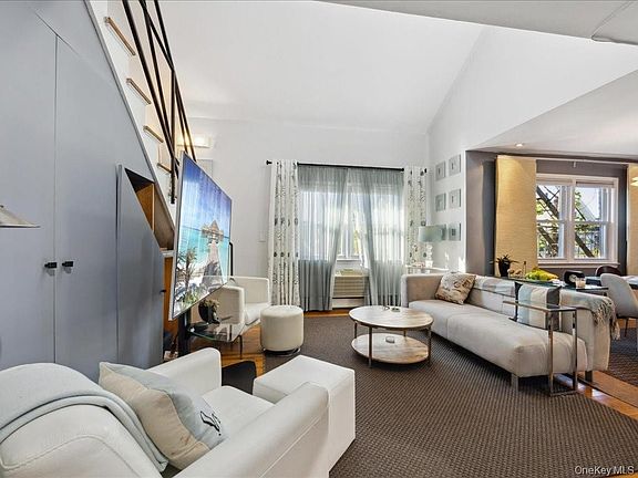 3rd image of 200 Centre Avenue #3G