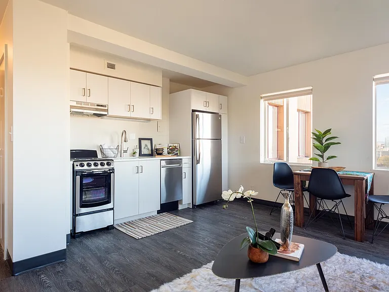 Portland Towers Apartments — Photo 38