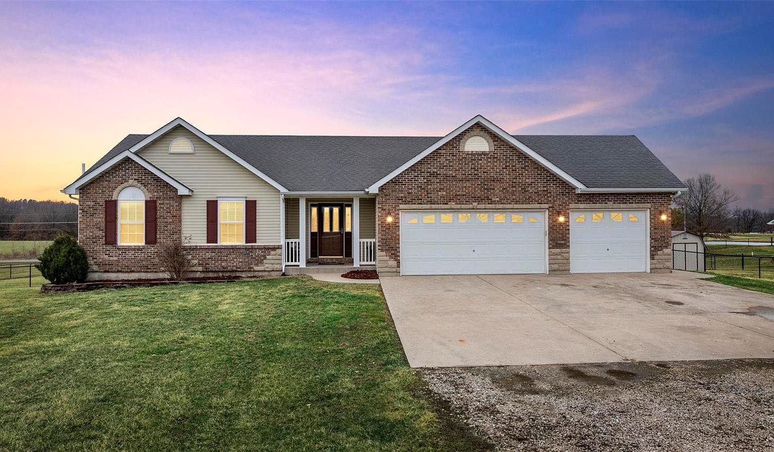 トップス house on the hill 90 311 Montclare Ln, Wood Dale, IL 60191 | Redfin